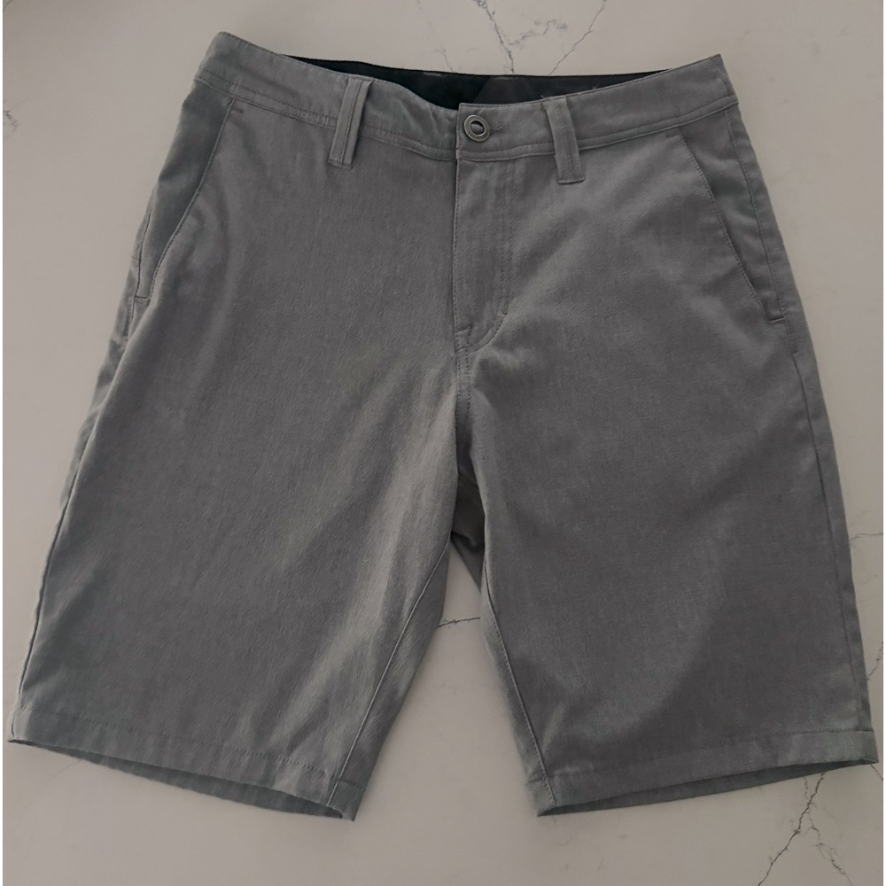 Volcom shorts size 28